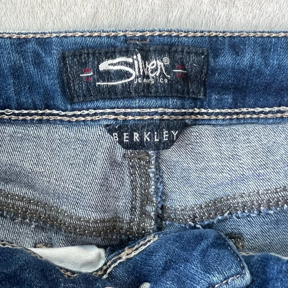 Silver Jeans reposhing this